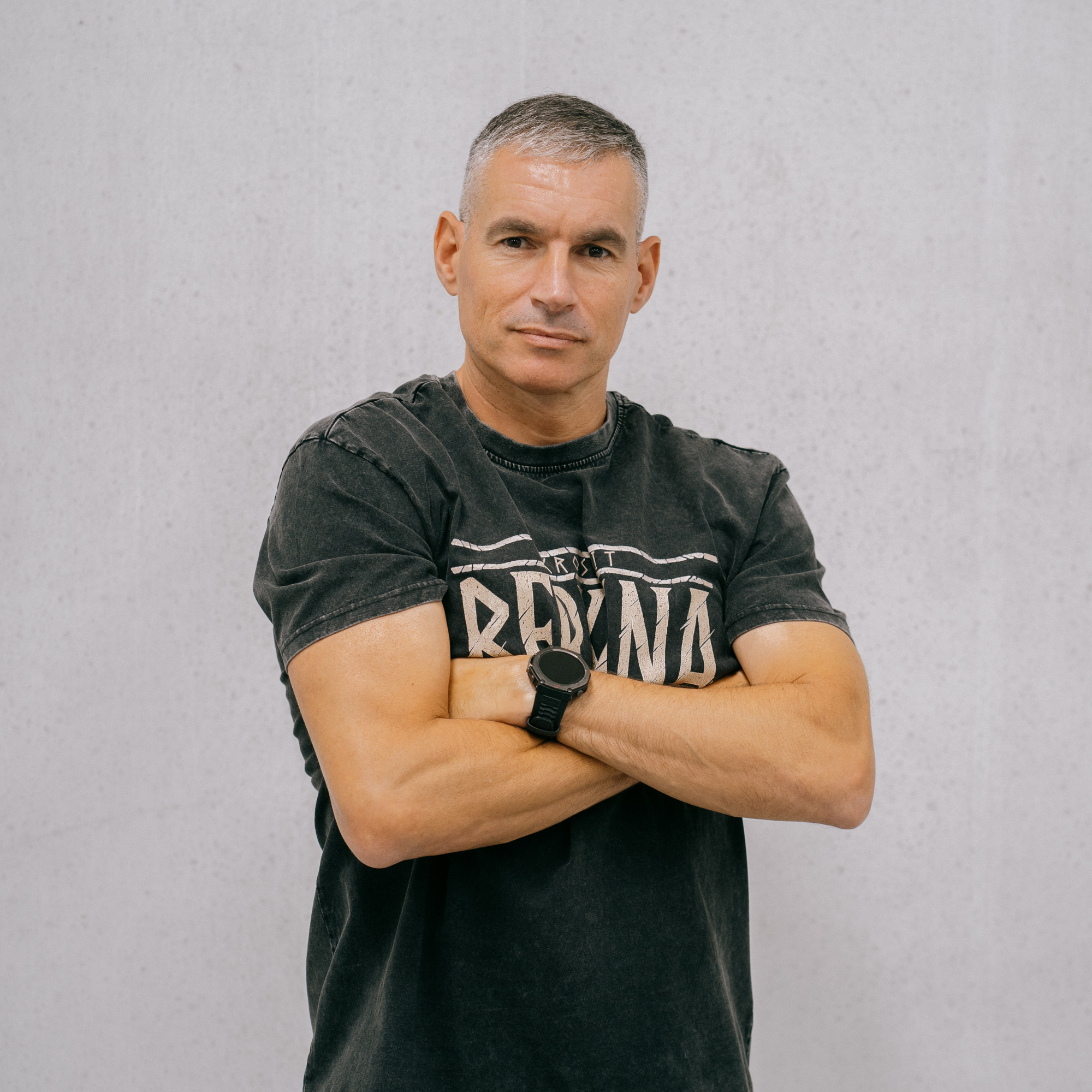 Nacho Rodríguez, profesional del coaching en CrossFit Berkana, guiando tus sesiones de entrenamiento funcional y salud.